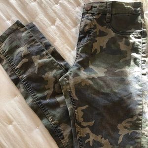 Camo skinny jeans